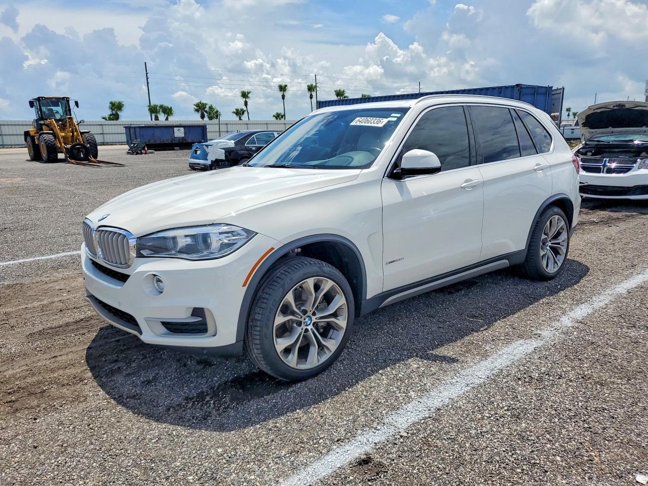 2016 BMW X5 xDrive50I - zdjęcie główne