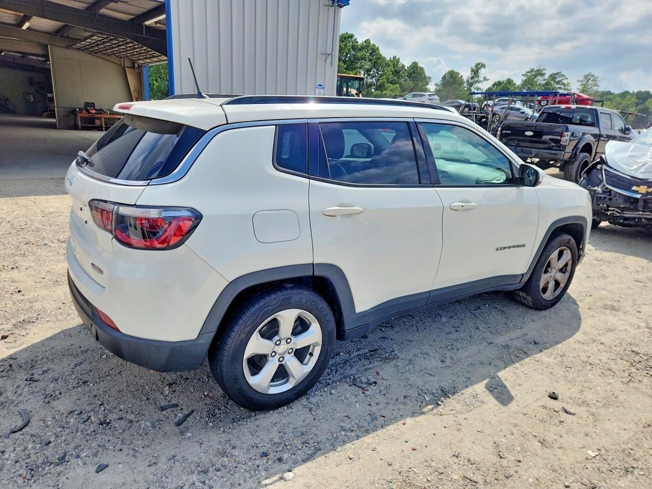 2017 Jeep Compass Latitude - zdjęcie 3