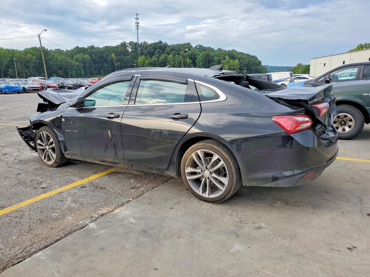2022 Chevrolet Malibu Lt - zdjęcie 2