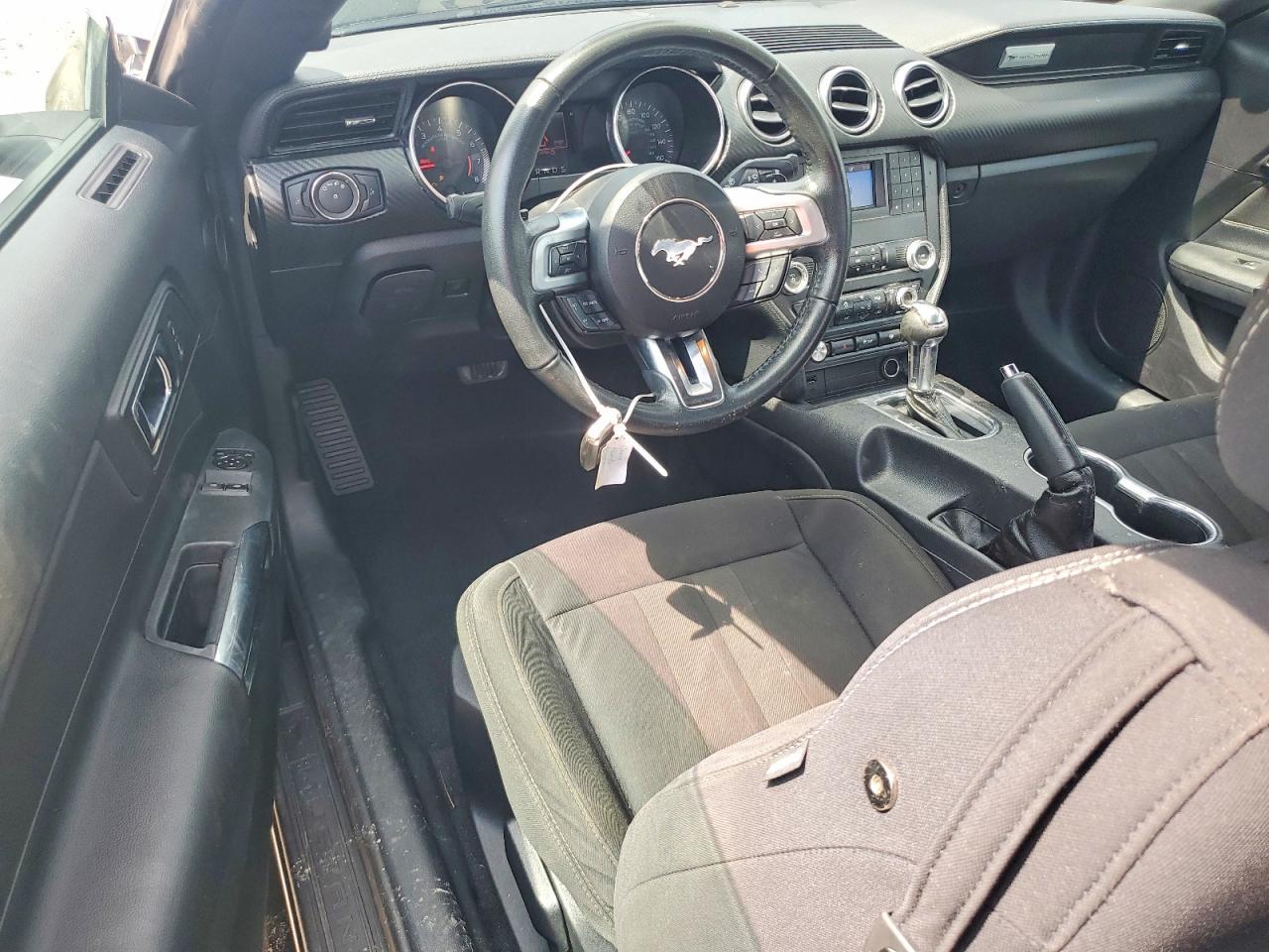 2019 Ford Mustang - zdjęcie 8