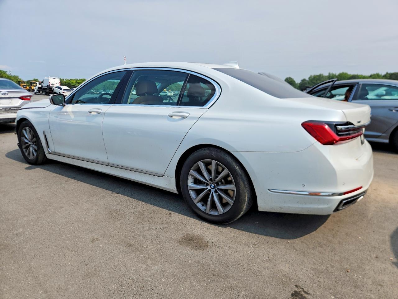 2021 BMW Seria 7 750i - zdjęcie 2