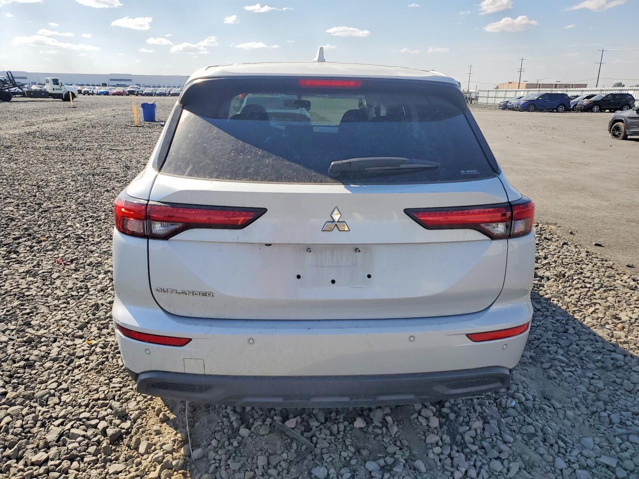 2022 Mitsubishi Outlander Es - zdjęcie 6
