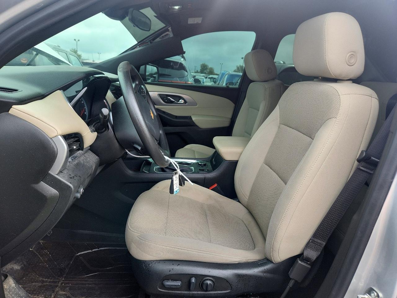 2022 Chevrolet Traverse Ls - zdjęcie 7