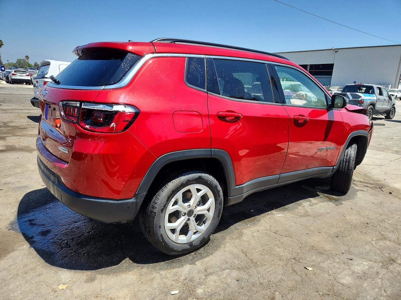 2025 Jeep Compass Latitude - zdjęcie 3