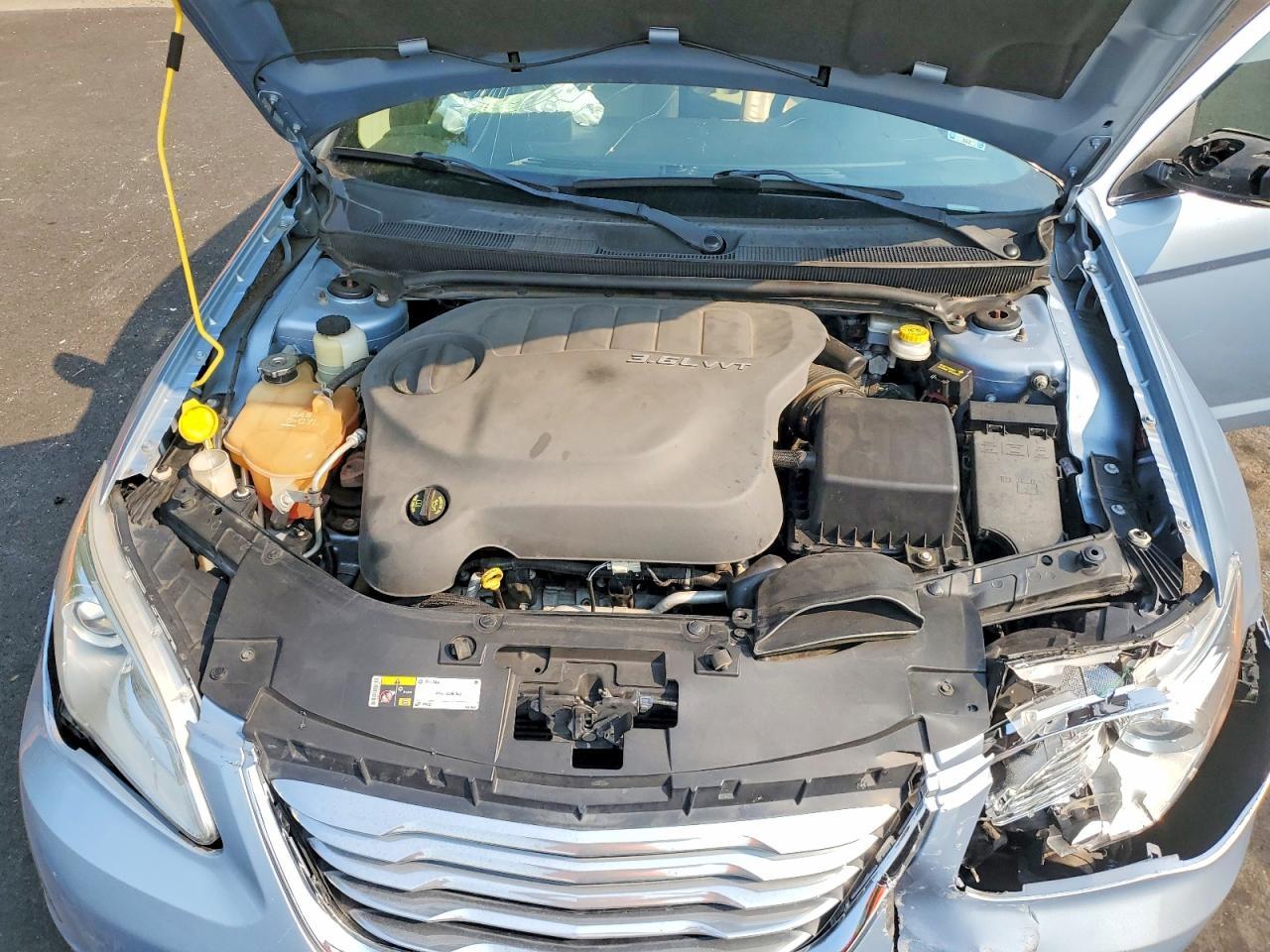2014 Chrysler 200 Limited - zdjęcie 11