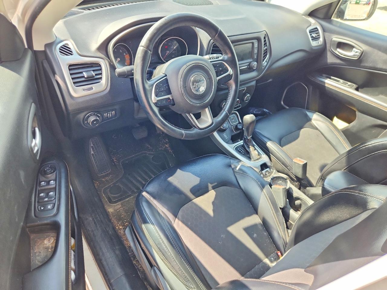 2017 Jeep Compass Latitude - zdjęcie 8