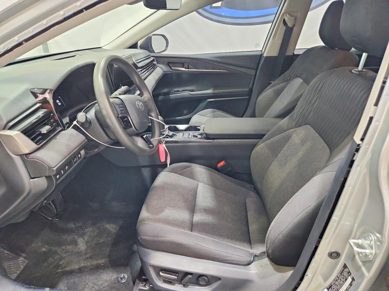 2025 Toyota Camry Le - zdjęcie 7