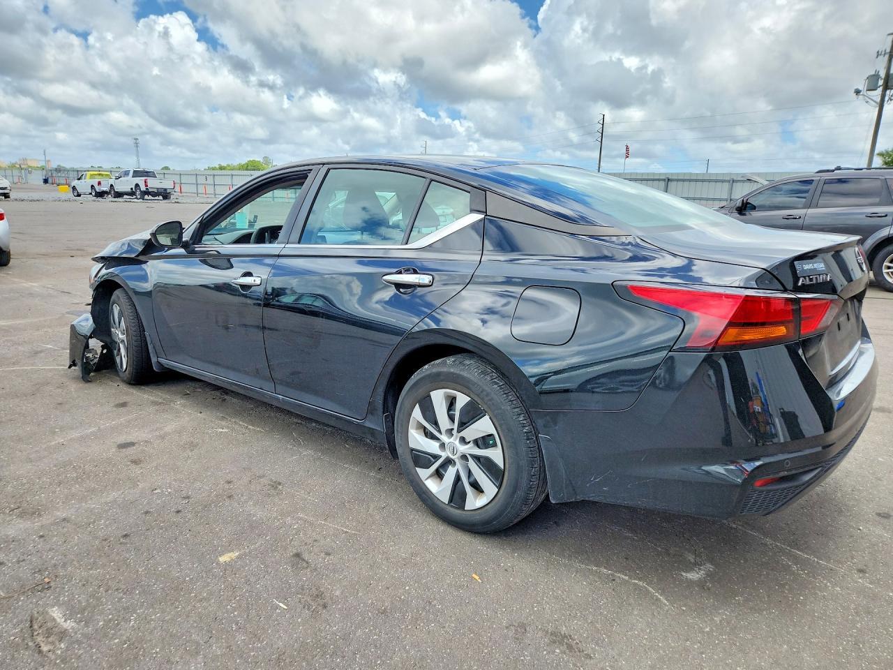 2024 Nissan Altima S - zdjęcie 2