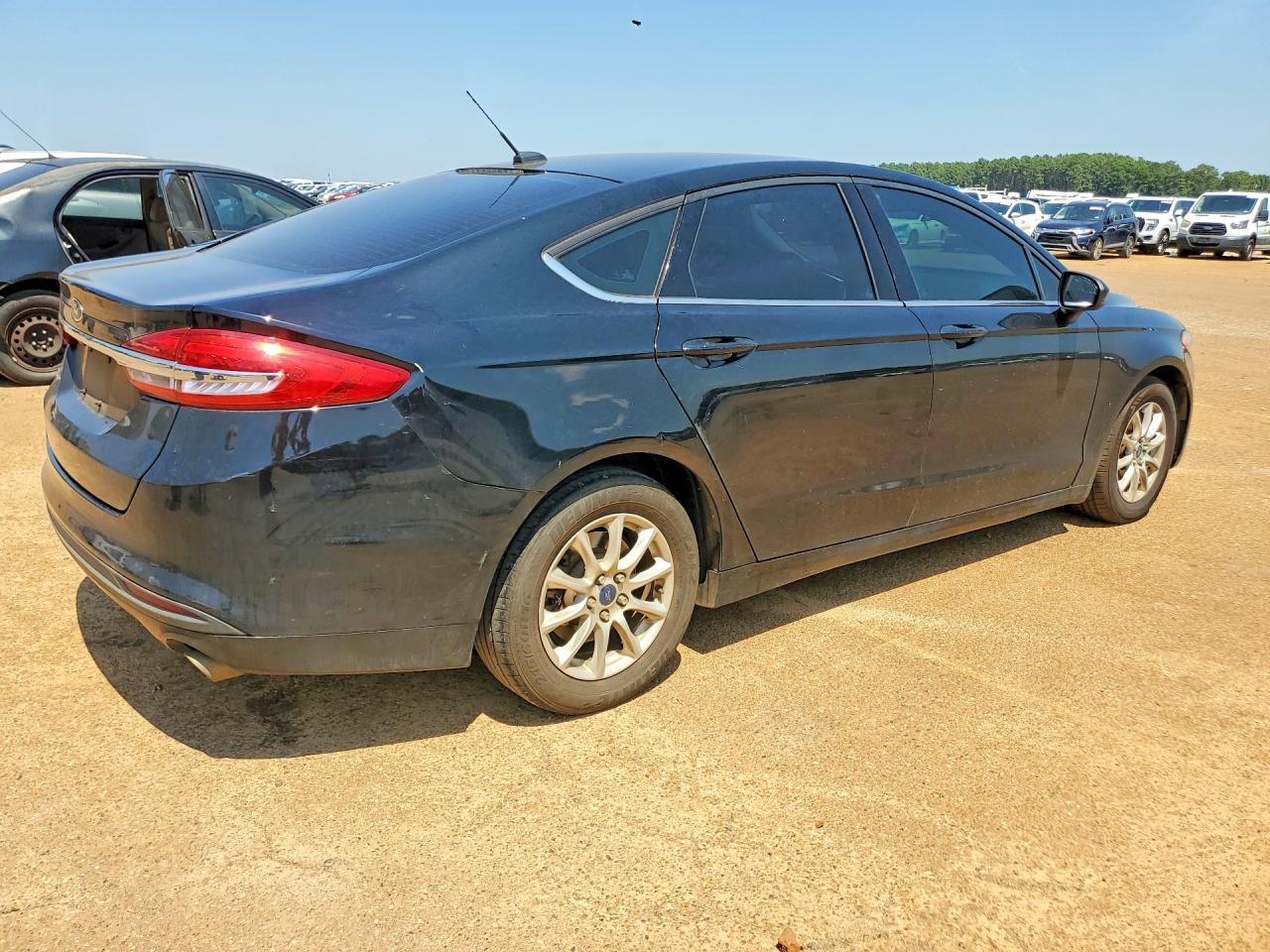 2018 Ford Fusion S - zdjęcie 3