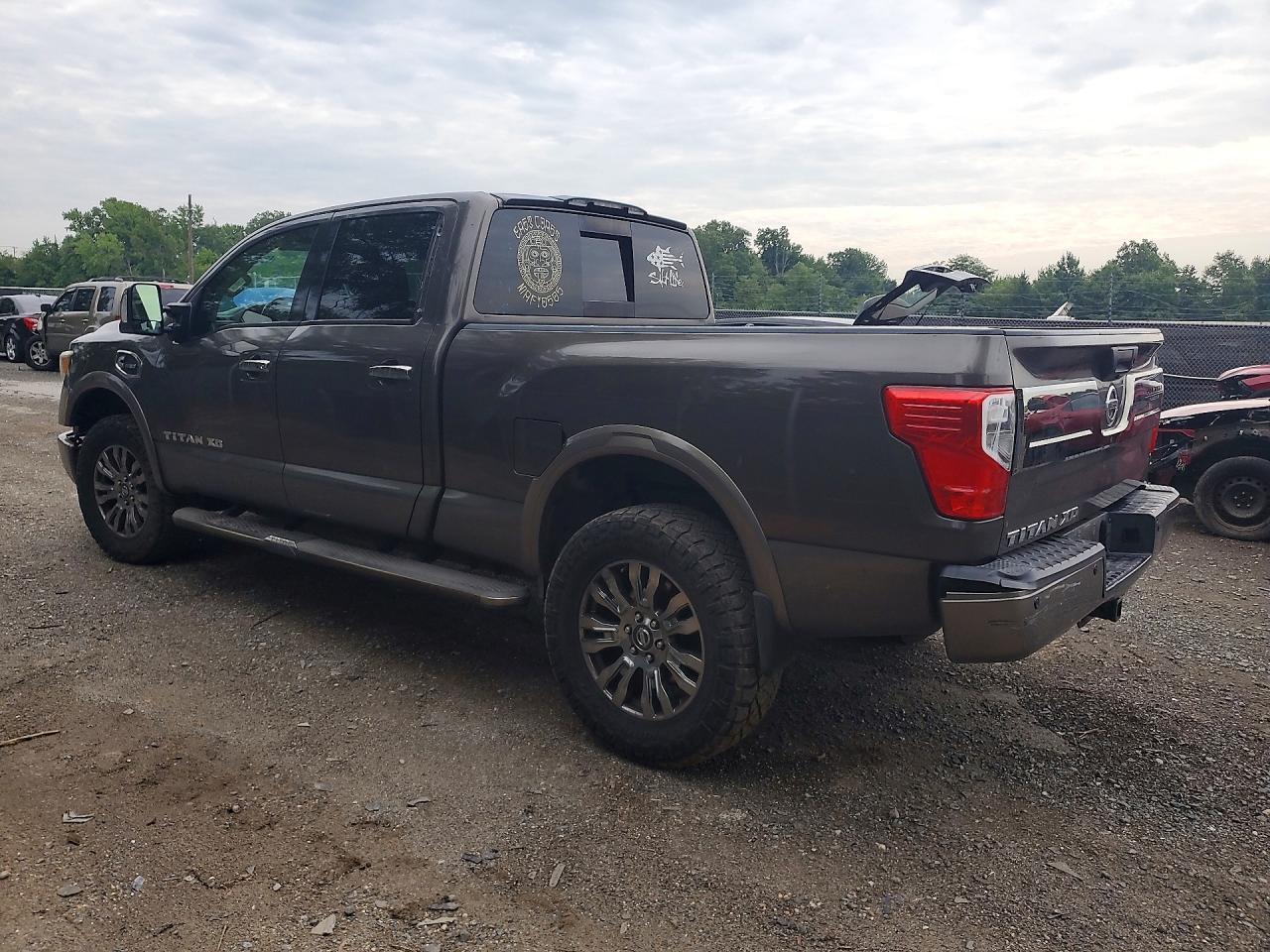 2016 Nissan Titan Xd Platinum Reserve - zdjęcie 2