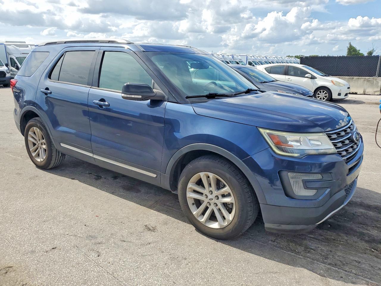 2017 Ford Explorer Xlt - zdjęcie 4