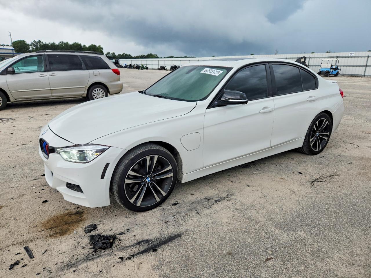 2018 BMW 330E - zdjęcie główne