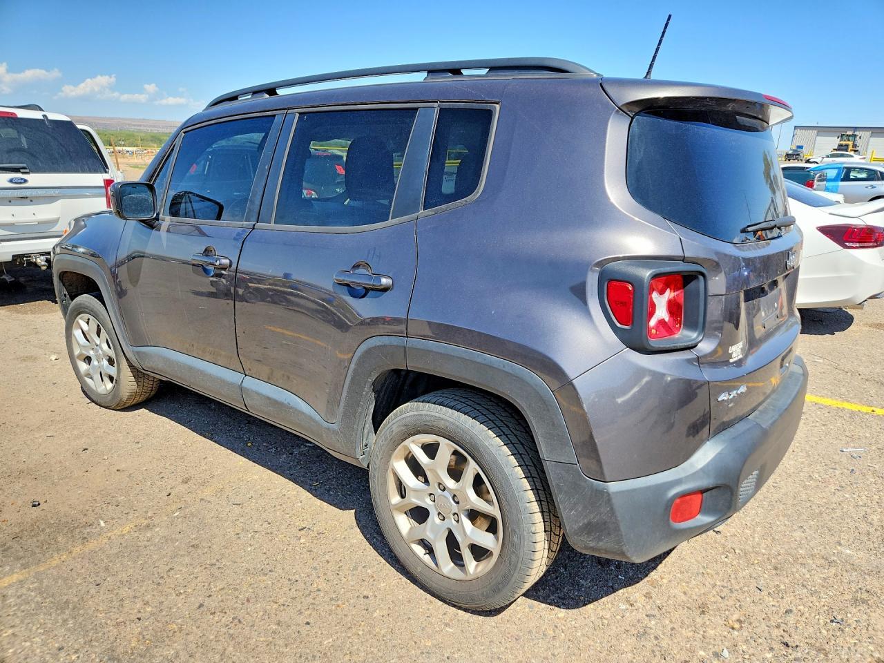 2018 Jeep Renegade Latitude - zdjęcie 2