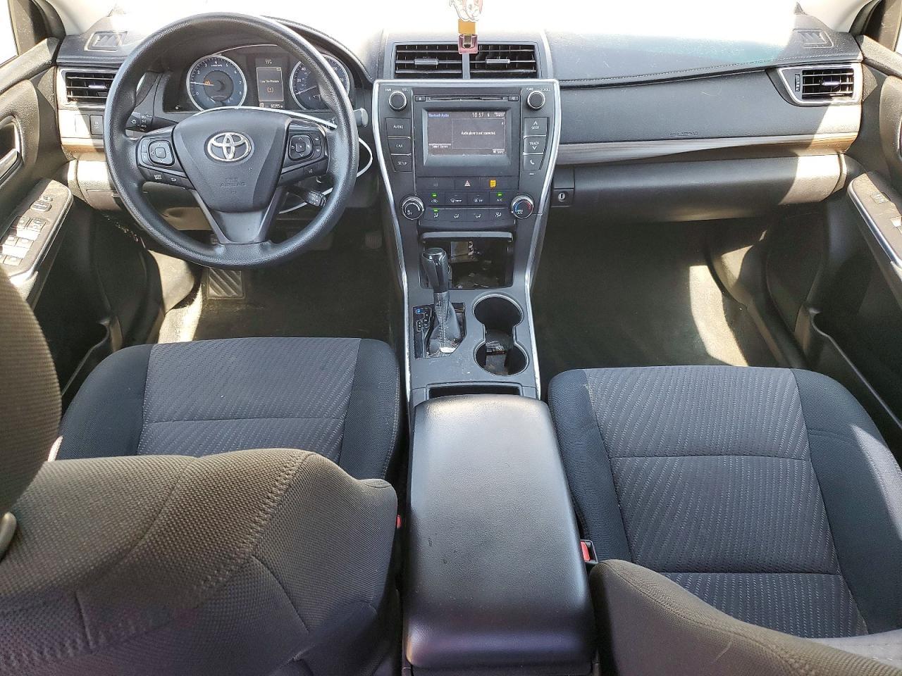2016 Toyota Camry Le - zdjęcie 8