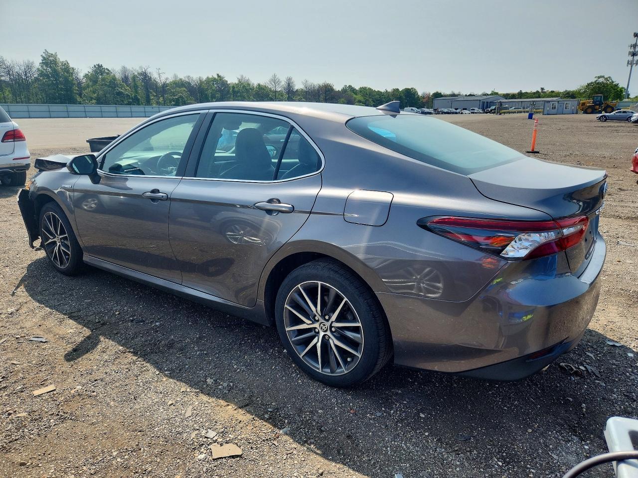 2021 Toyota Camry Xle - zdjęcie 2