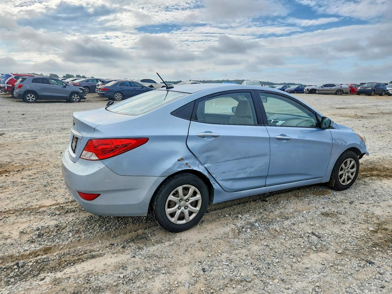 2013 Hyundai Accent Gls - zdjęcie 3