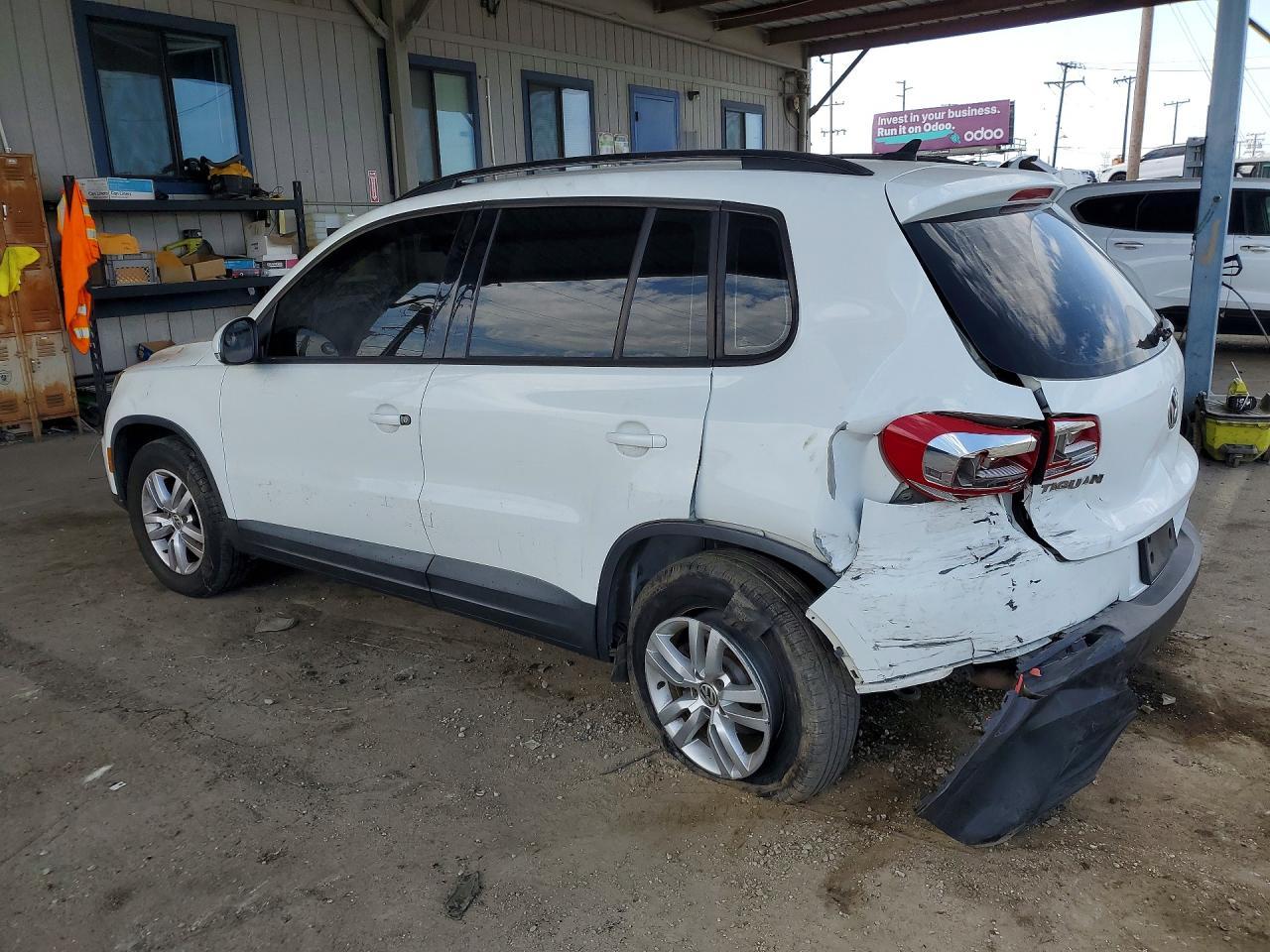 2015 Volkswagen Tiguan S - zdjęcie 2