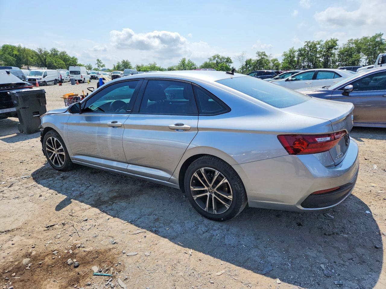 2024 Volkswagen Jetta Sport - zdjęcie 2