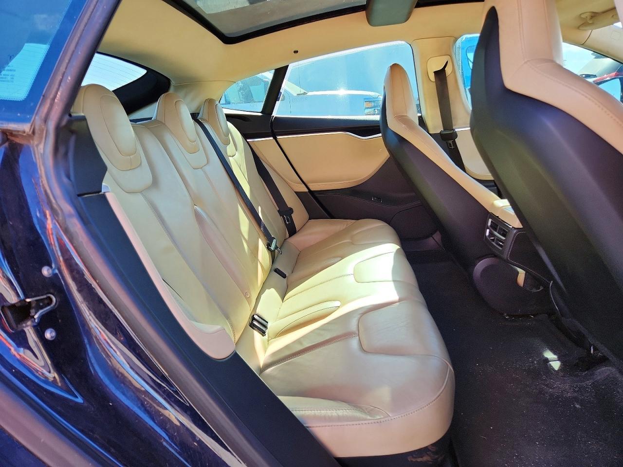 2014 Tesla Model S - zdjęcie 11