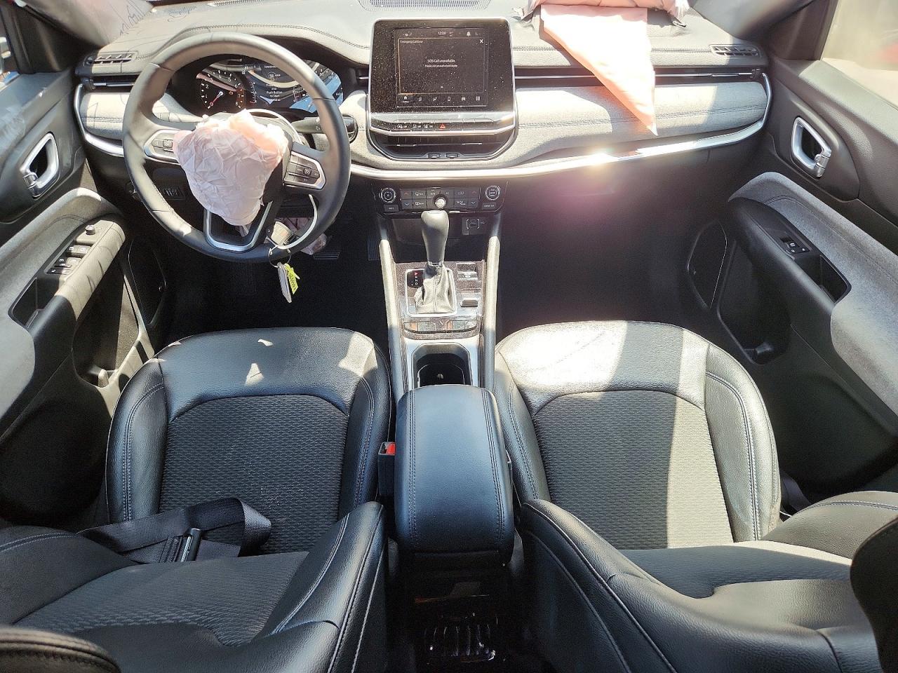 2025 Jeep Compass Latitude - zdjęcie 8