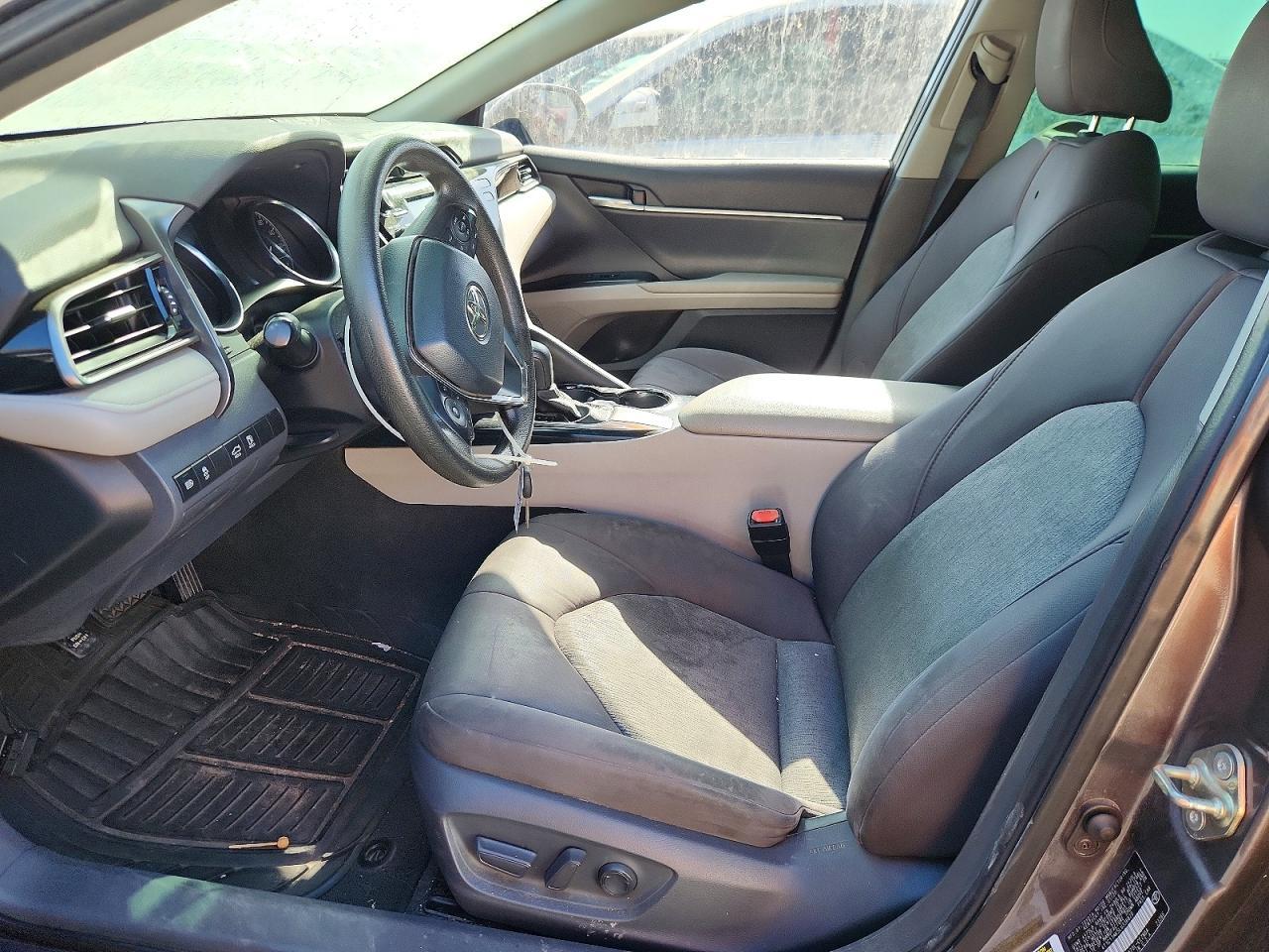 2020 Toyota Camry Le - zdjęcie 7