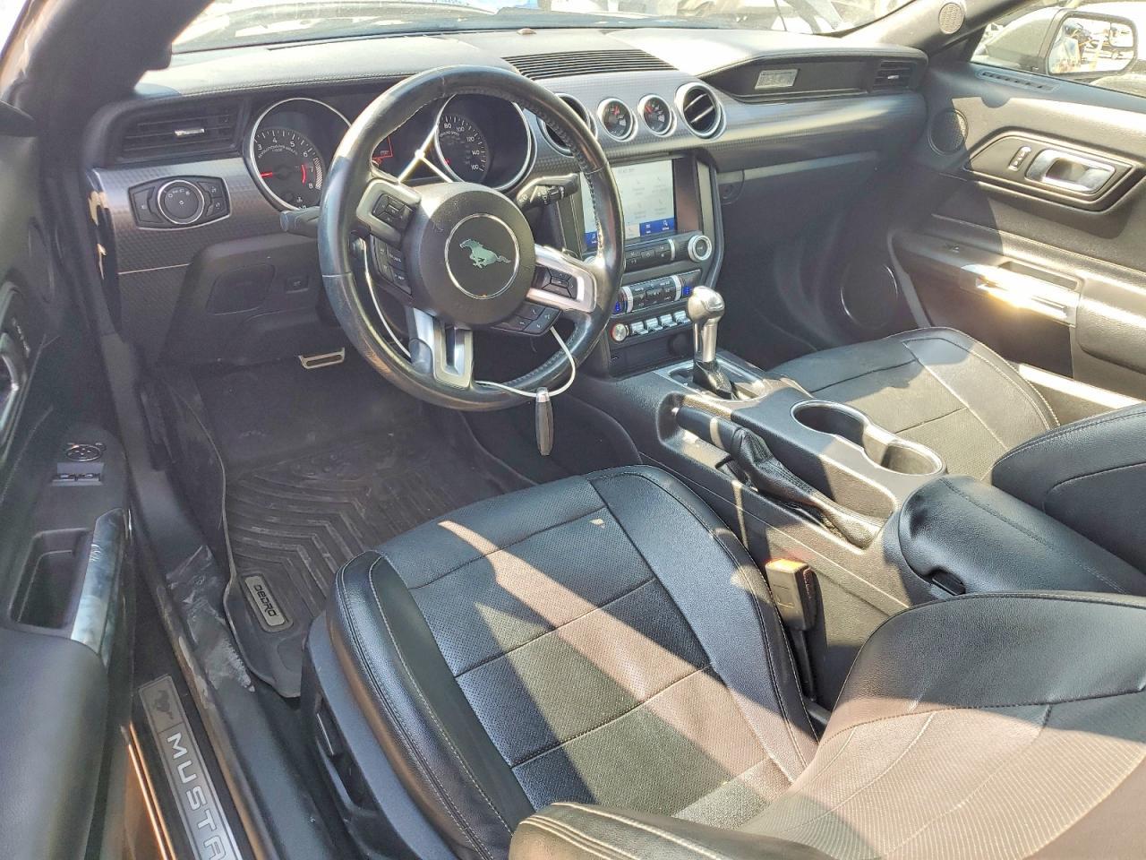2020 Ford Mustang - zdjęcie 8