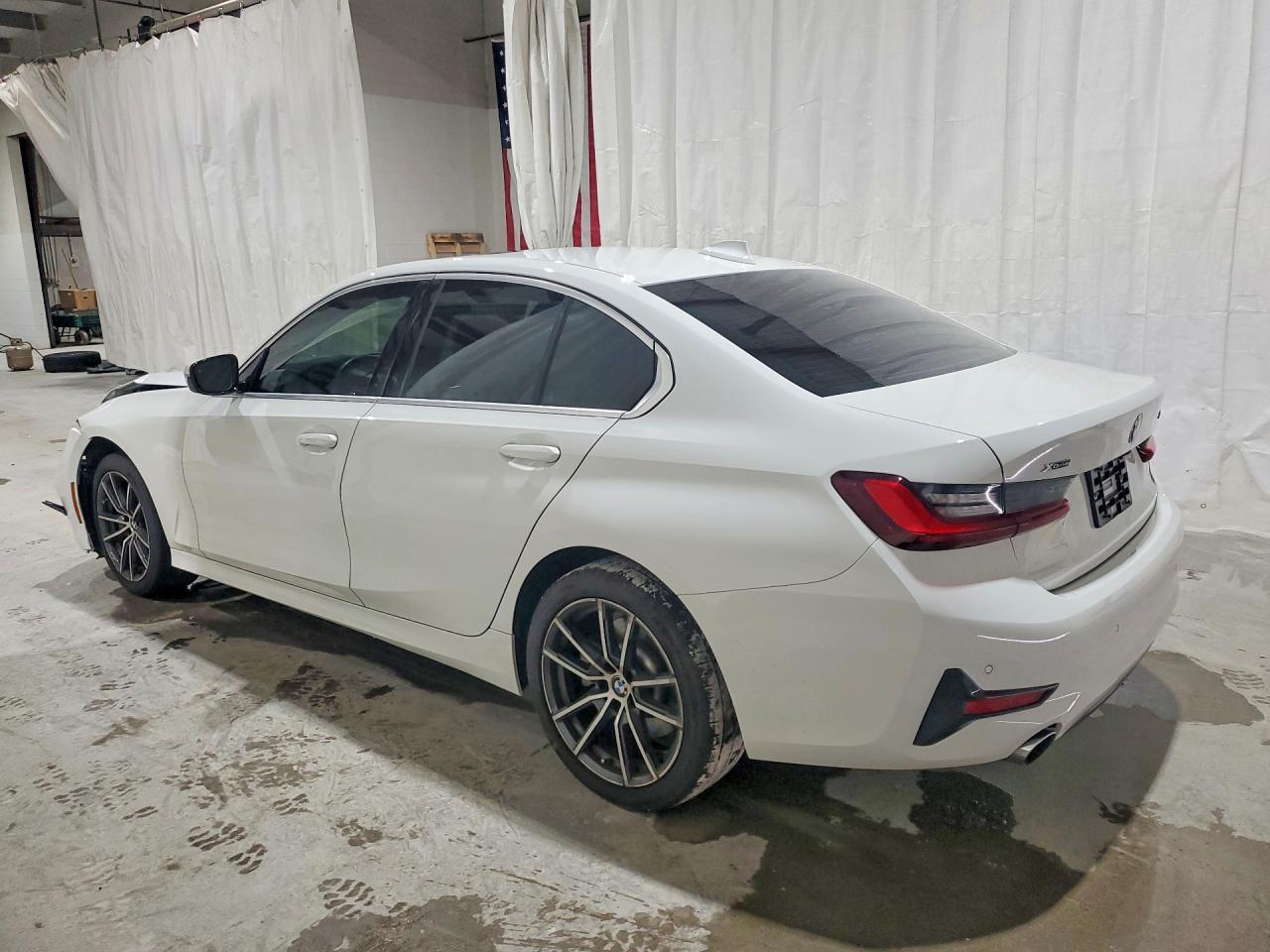 2022 BMW 330Xi - zdjęcie 2