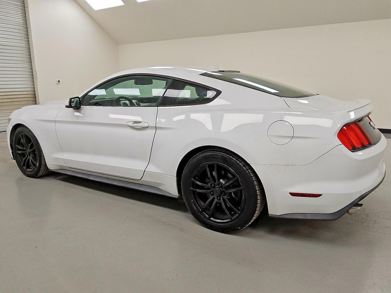 2017 Ford Mustang - zdjęcie 2