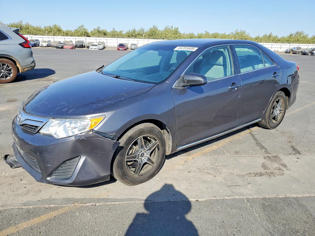 2014 Toyota Camry Le - zdjęcie główne
