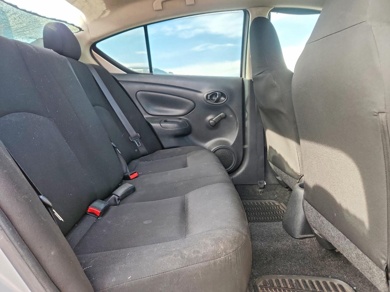2016 Nissan Versa 1.6 S - zdjęcie 10