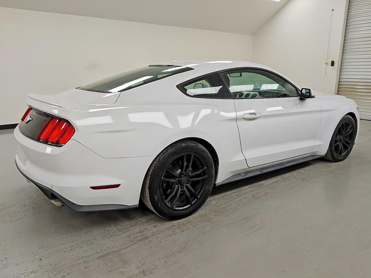 2017 Ford Mustang - zdjęcie 3