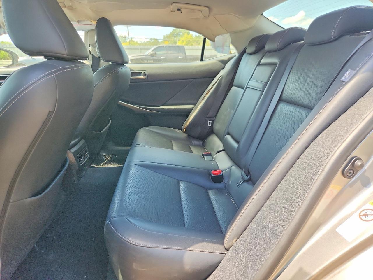 2018 Lexus Is 300 - zdjęcie 10