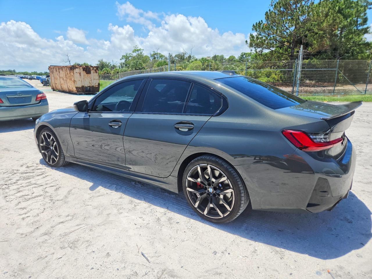 2026 BMW 330I - zdjęcie 2