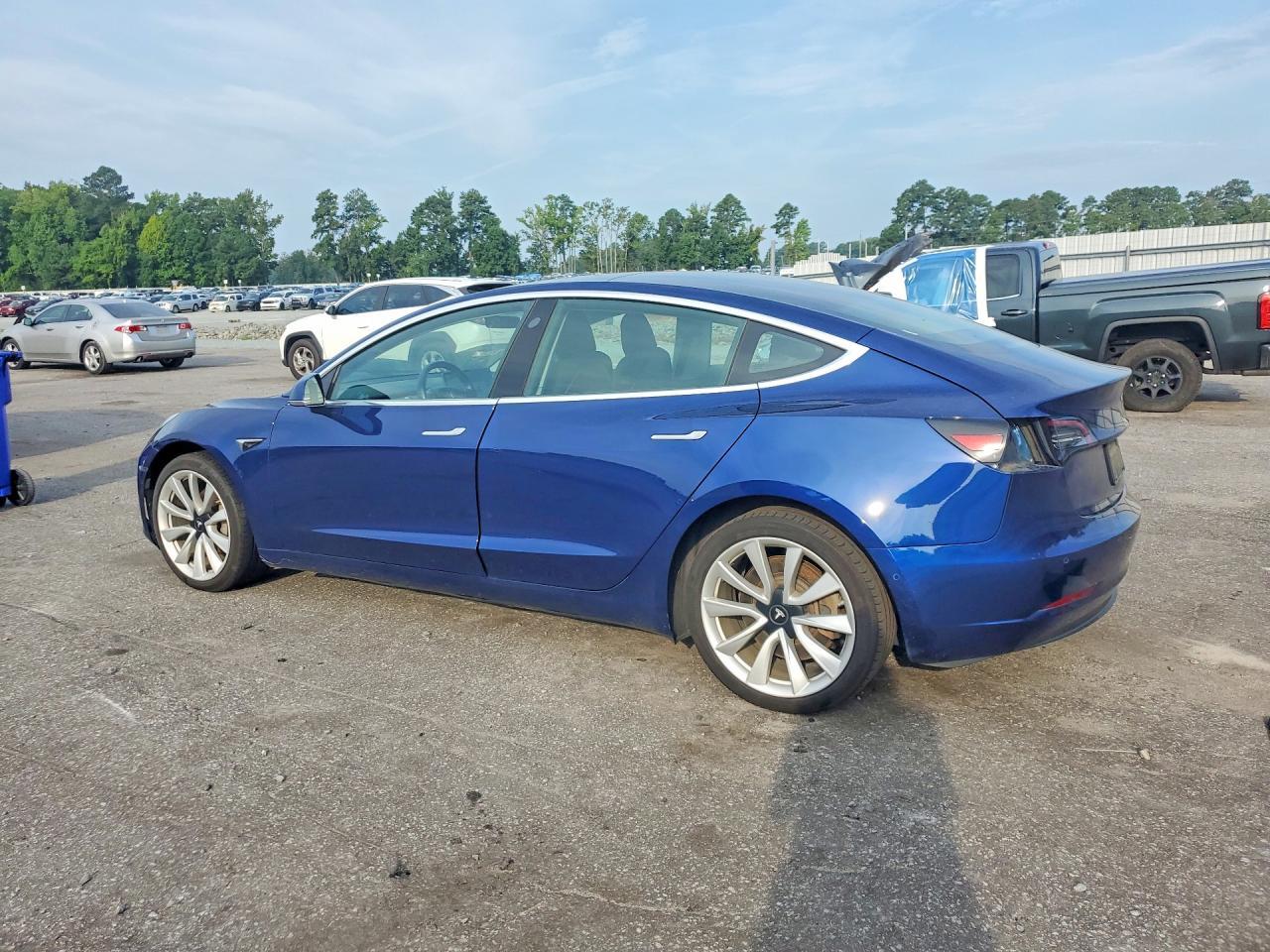 2019 Tesla Model 3 - zdjęcie 2