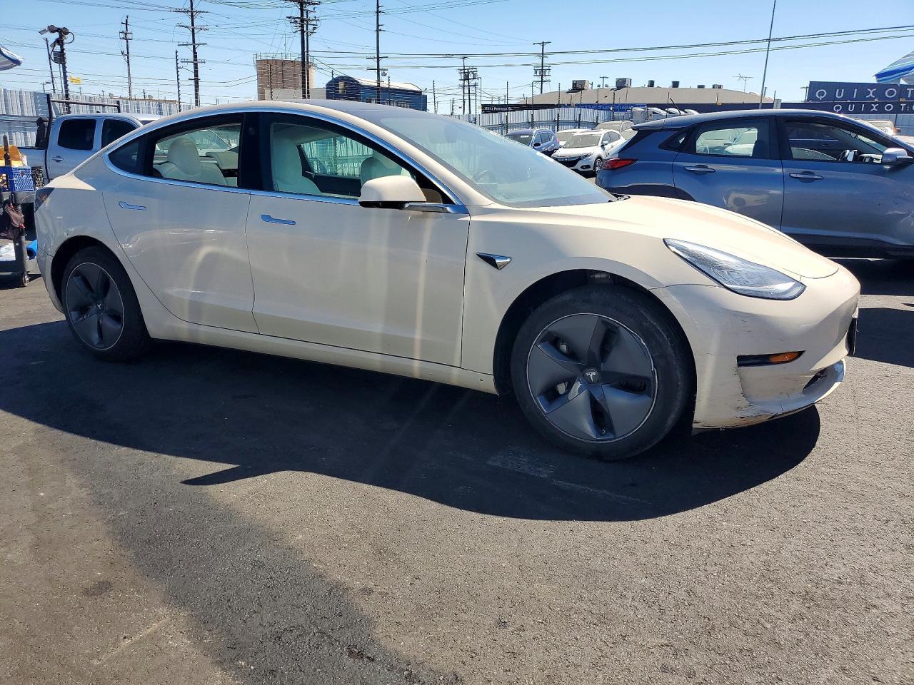 2019 Tesla Model 3 - zdjęcie 4