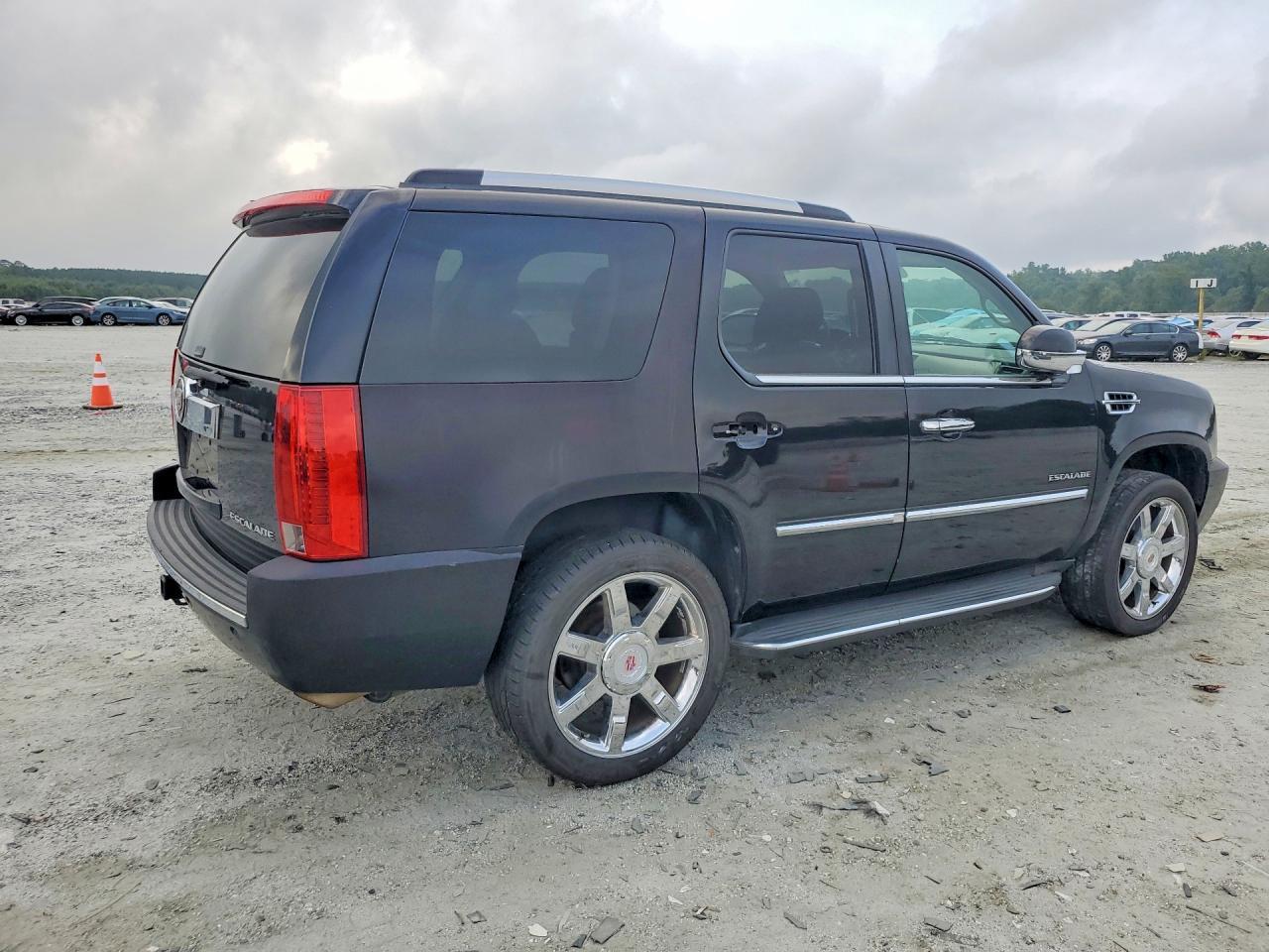 2013 Cadillac Escalade Luxury - zdjęcie 3
