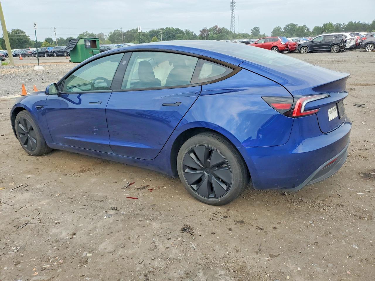 2025 Tesla Model 3 - zdjęcie 2