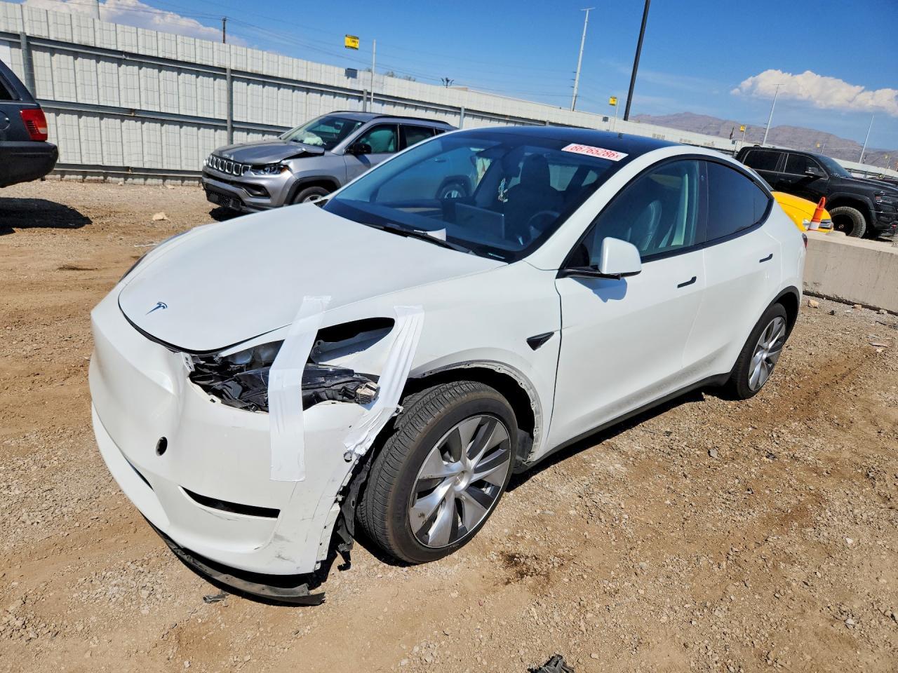 2023 Tesla Model Y - zdjęcie główne
