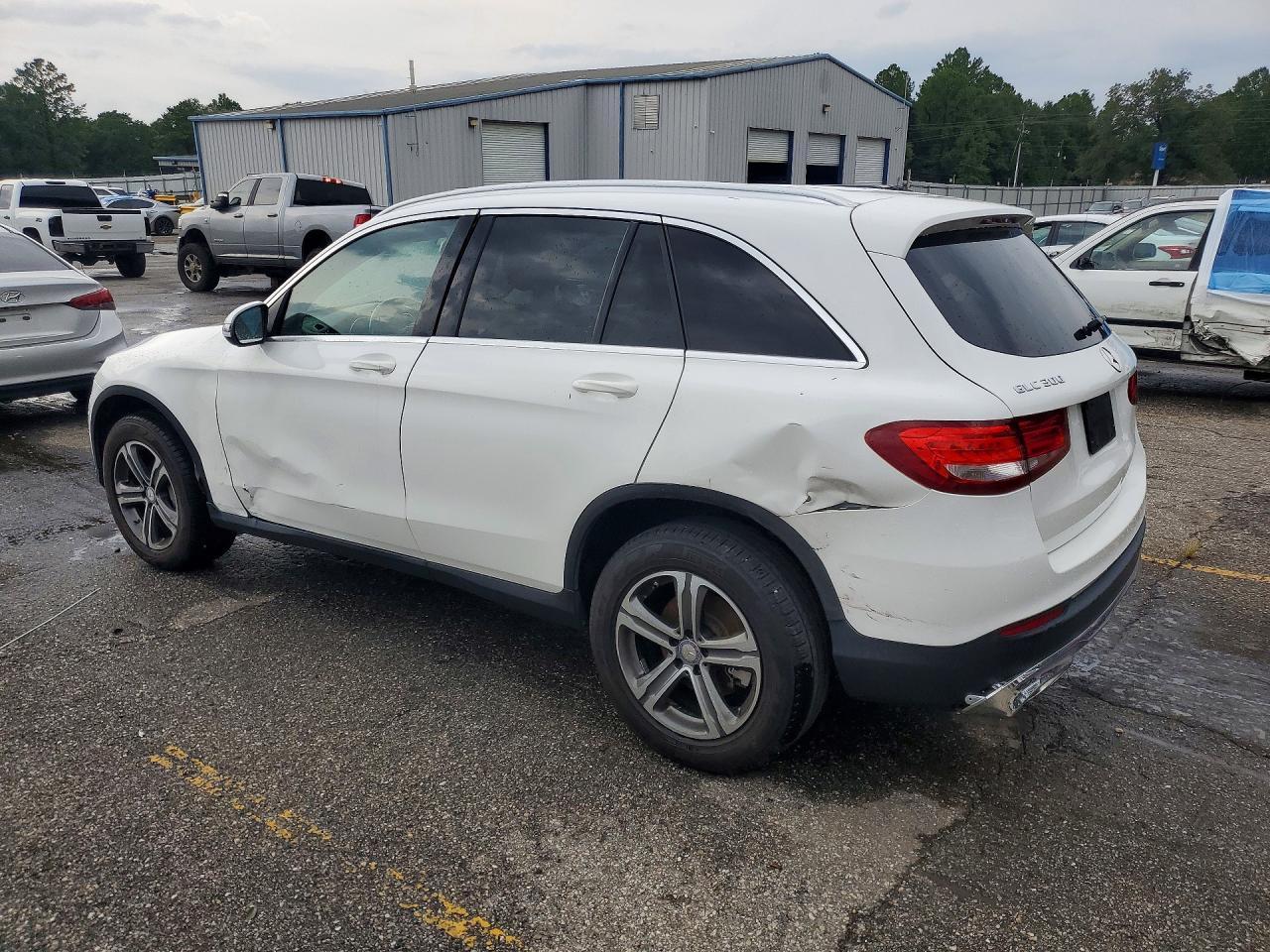2017 Mercedes-Benz Glc 300 - zdjęcie 2