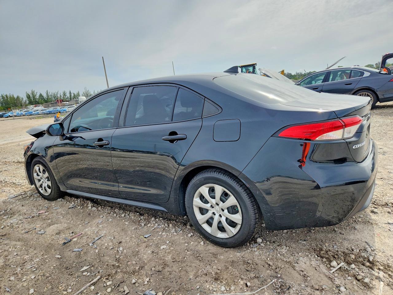 2020 Toyota Corolla Le - zdjęcie 2