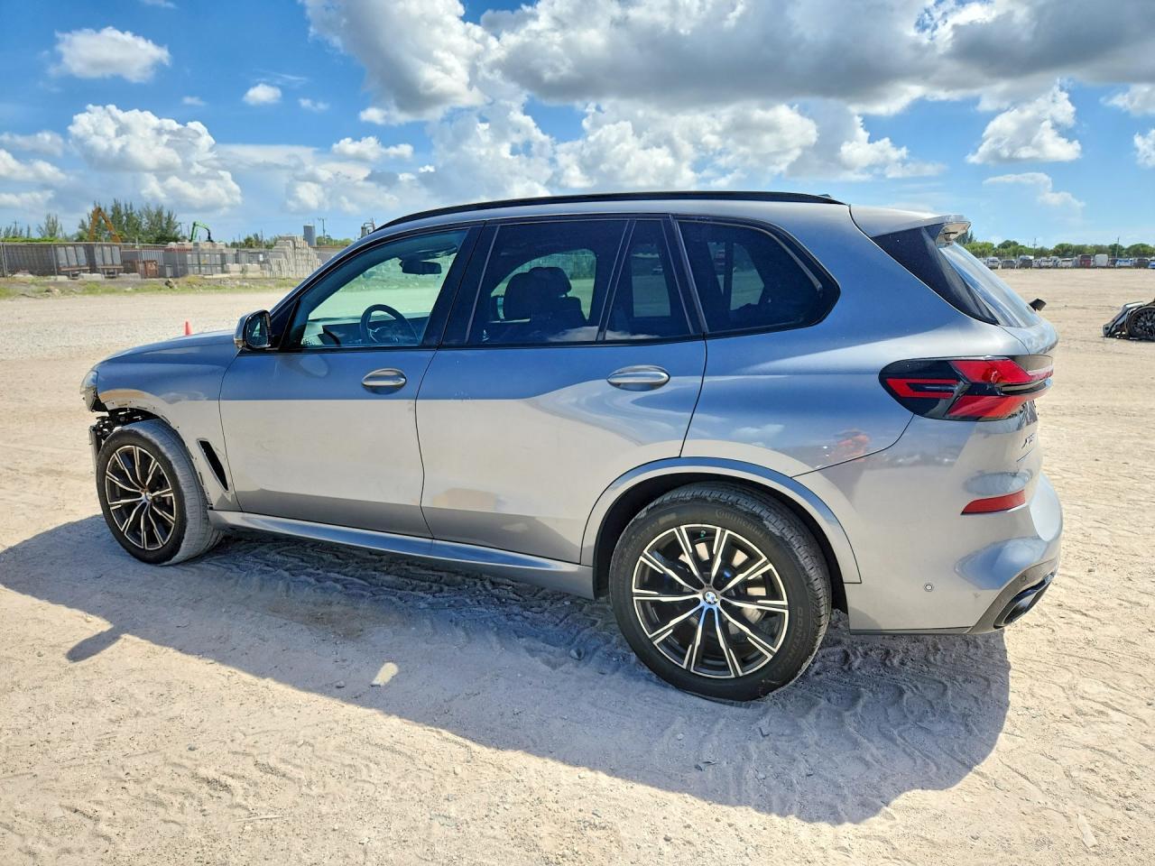 2024 BMW X5 xDrive40I - zdjęcie 2