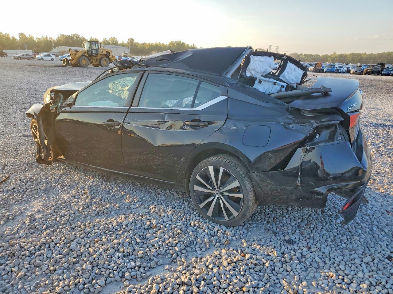 2020 Nissan Altima Sr - zdjęcie 2