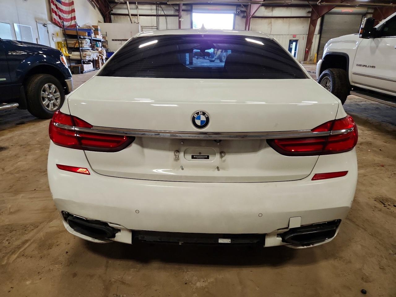 2017 BMW 740 I - zdjęcie 6