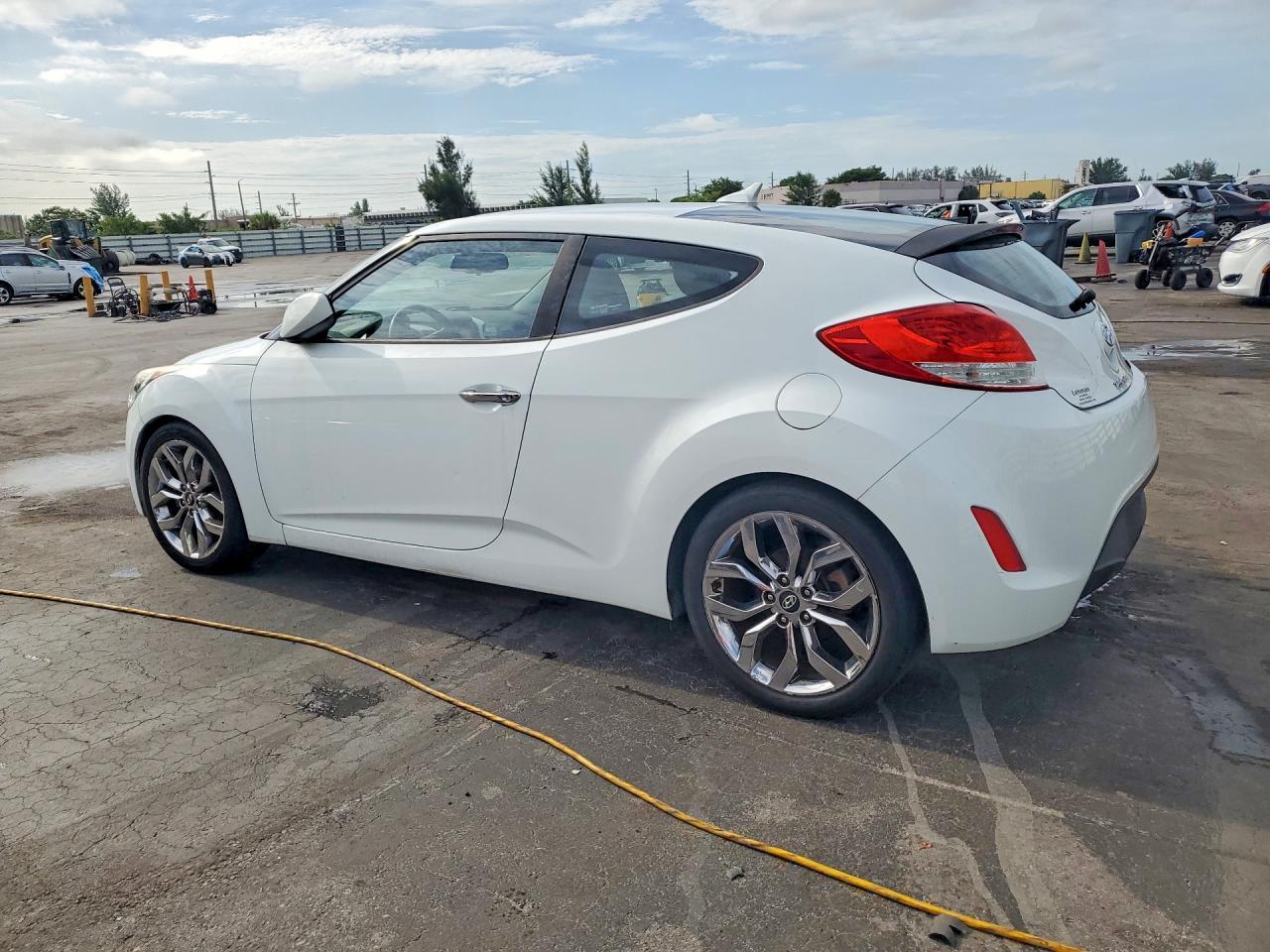 2015 Hyundai Veloster Re:flex - zdjęcie 2