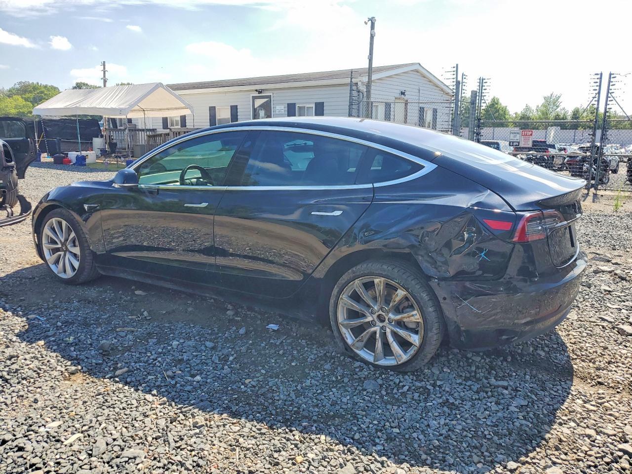 2018 Tesla Model 3 - zdjęcie 2