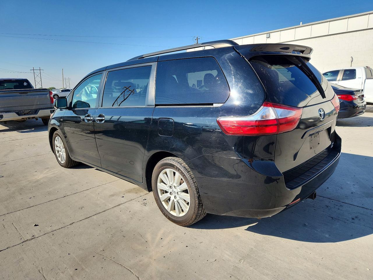 2017 Toyota Sienna Xle 7-Passenger - zdjęcie 2