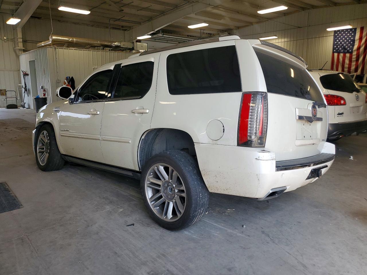 2014 Cadillac Escalade Premium - zdjęcie 2
