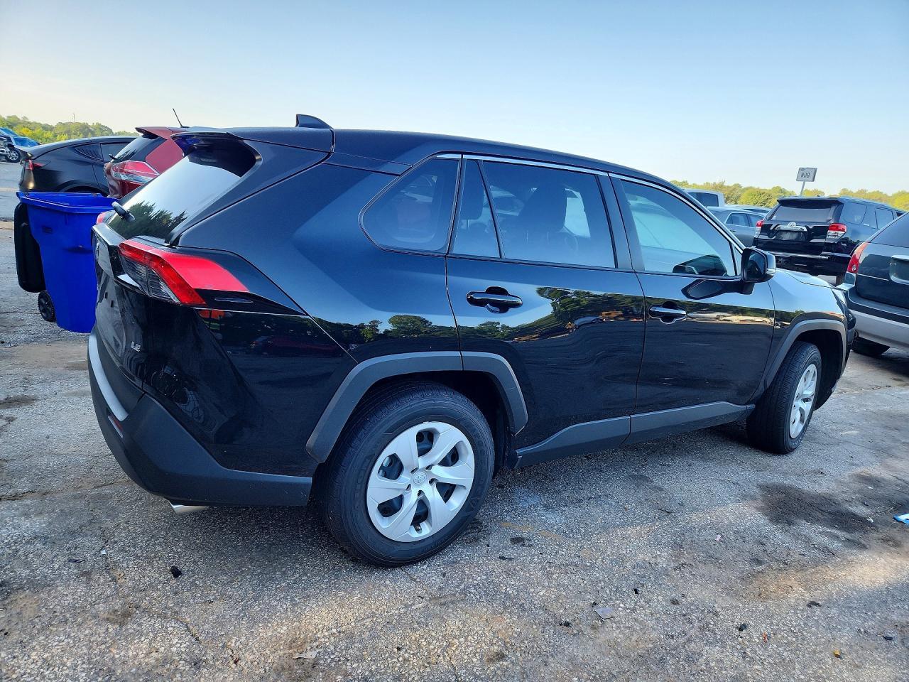 2025 Toyota Rav4 Le - zdjęcie 3
