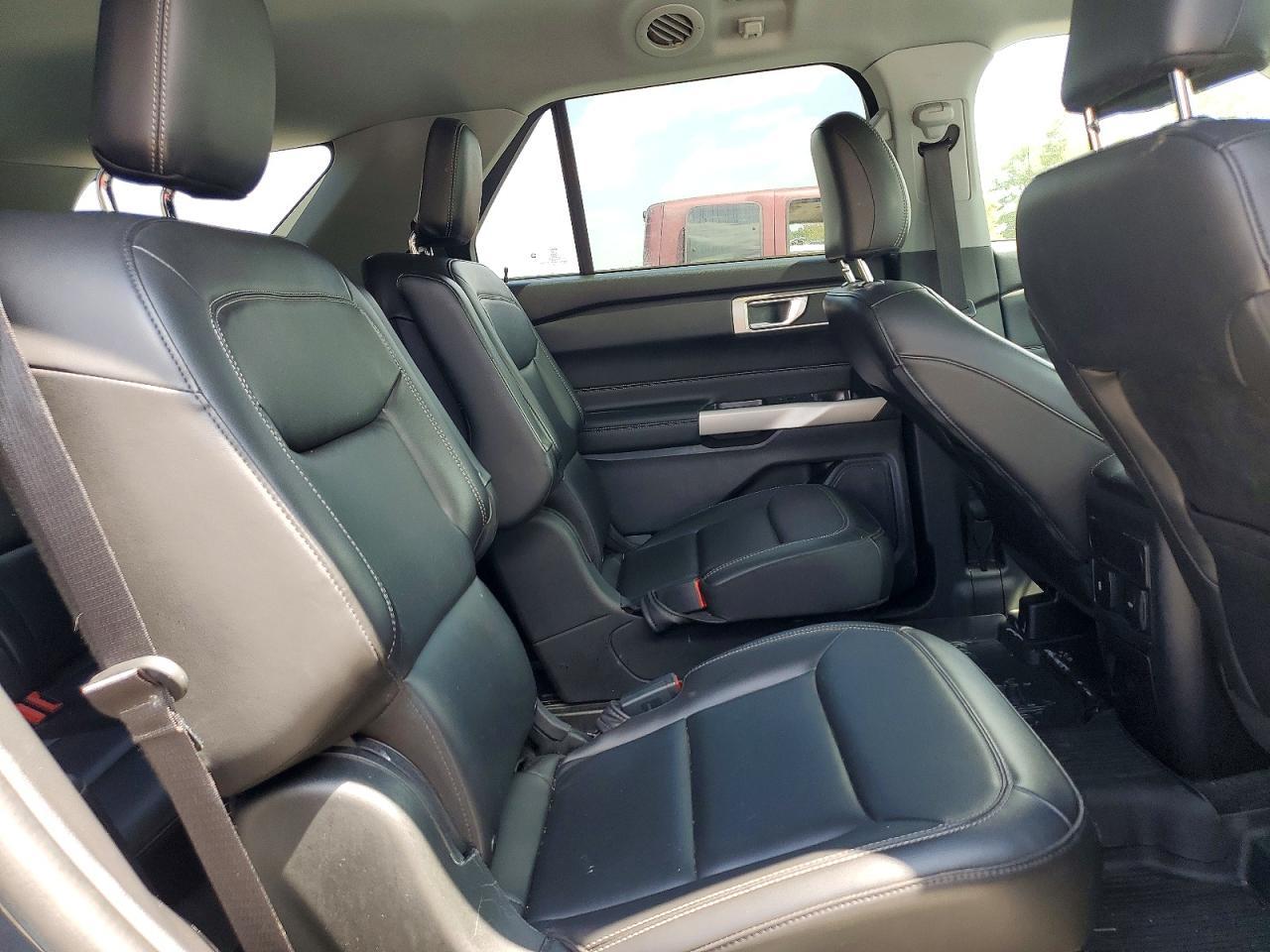 2022 Ford Explorer Xlt - zdjęcie 11