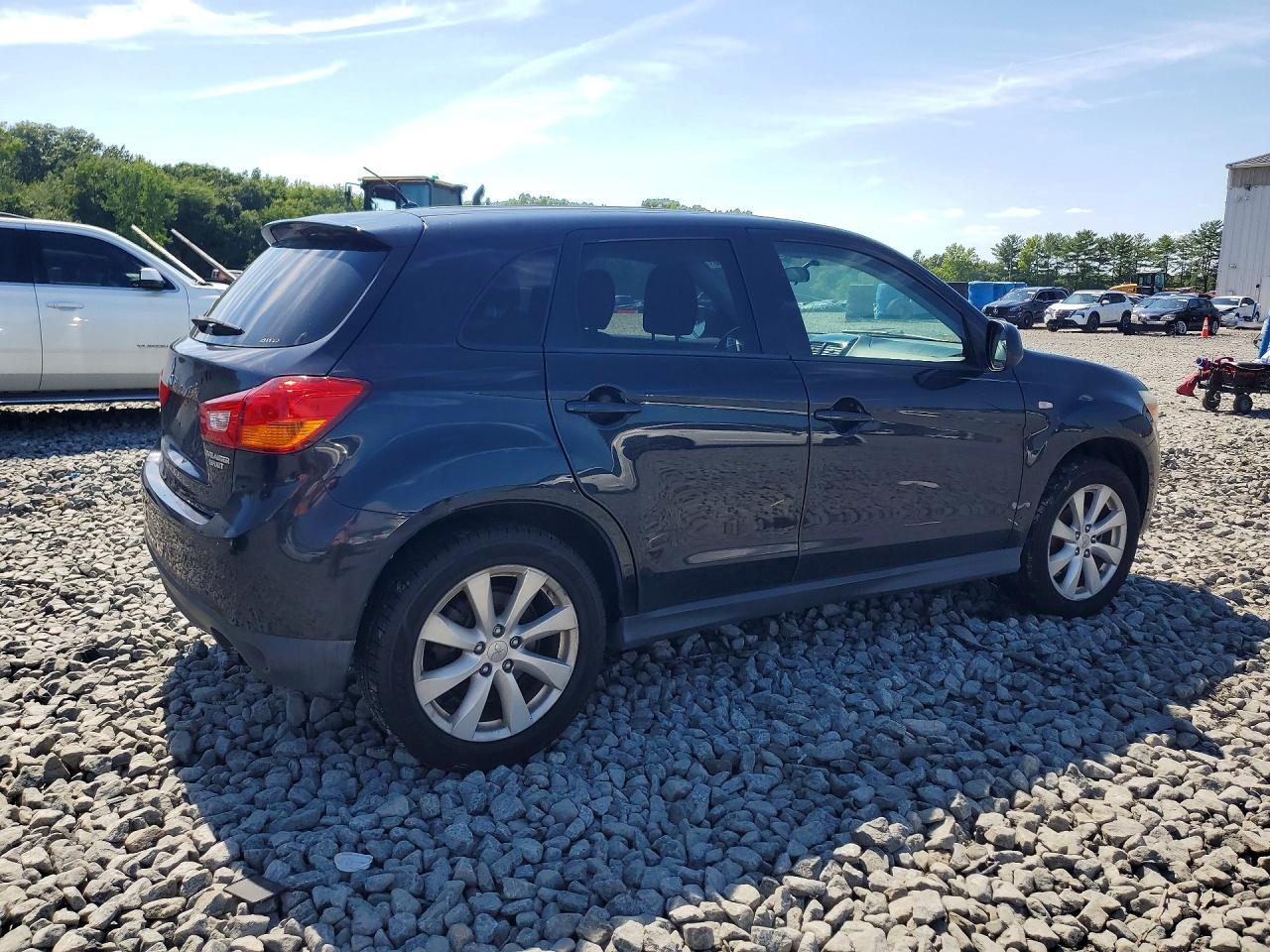 2013 Mitsubishi Outlander Sport Es - zdjęcie 3